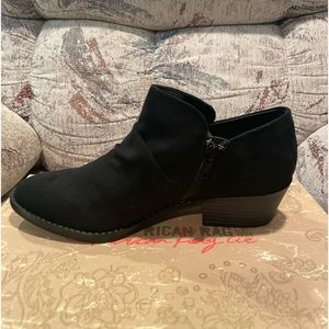 SALE!!**NEW IN BOX**. AMERICAN RAG SIZE 6 BLACK SUEDE BOOTIES